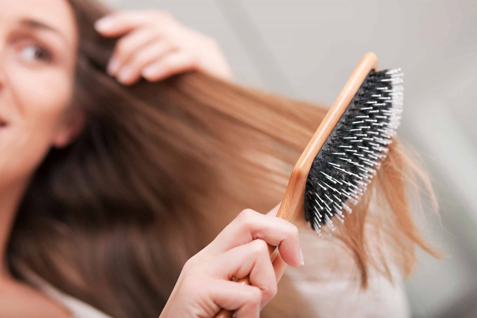 7 Dấu hiệu tóc hư tổn - Gợi ý TOP 5 dầu gội phục hồi tóc chuyên sâu